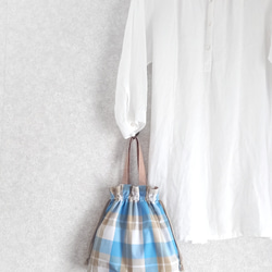 播州織　チェック柄のミニ巾着バッグ・ライトブルー×ベージュ 6枚目の画像