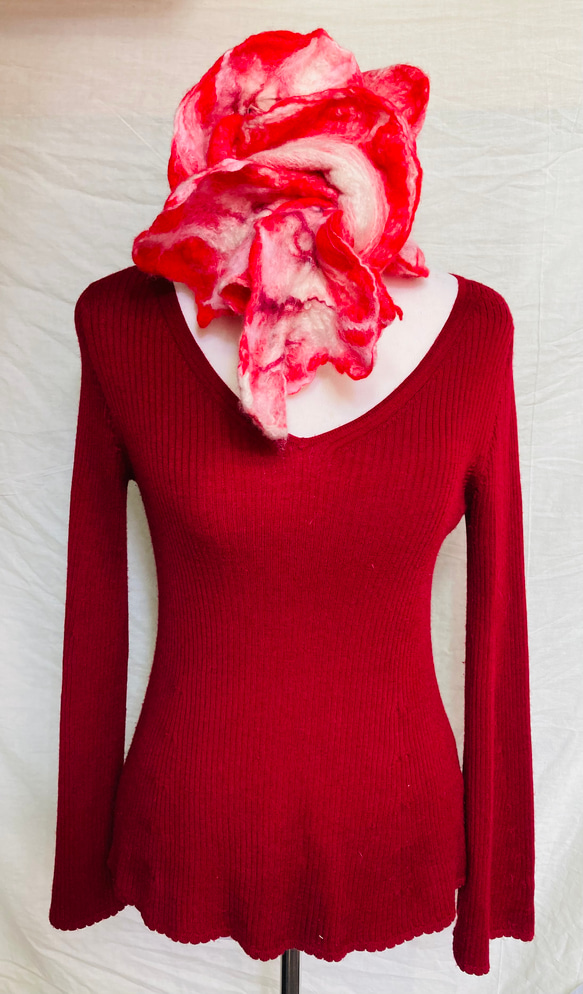 Mum羊毛氈手創作品--花花飾界圍巾/衣飾 第2張的照片