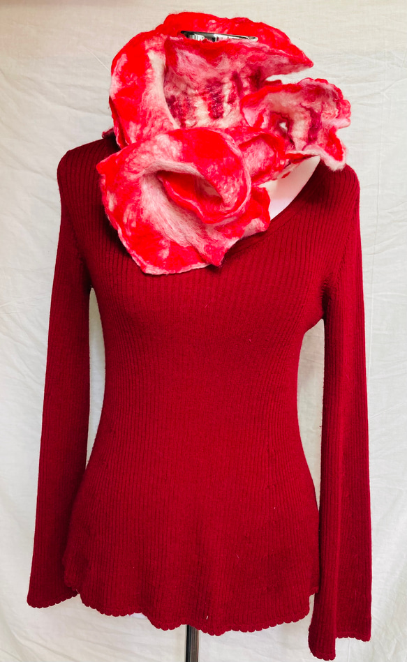 Mum羊毛氈手創作品--花花飾界圍巾/衣飾 第3張的照片