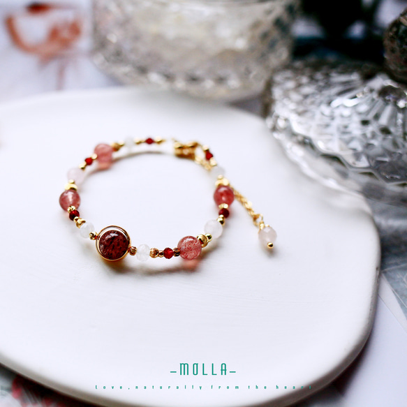 Molla 點點草莓晶月光石石榴石手環（手工訂製-可調仿硬式手環） 第2張的照片