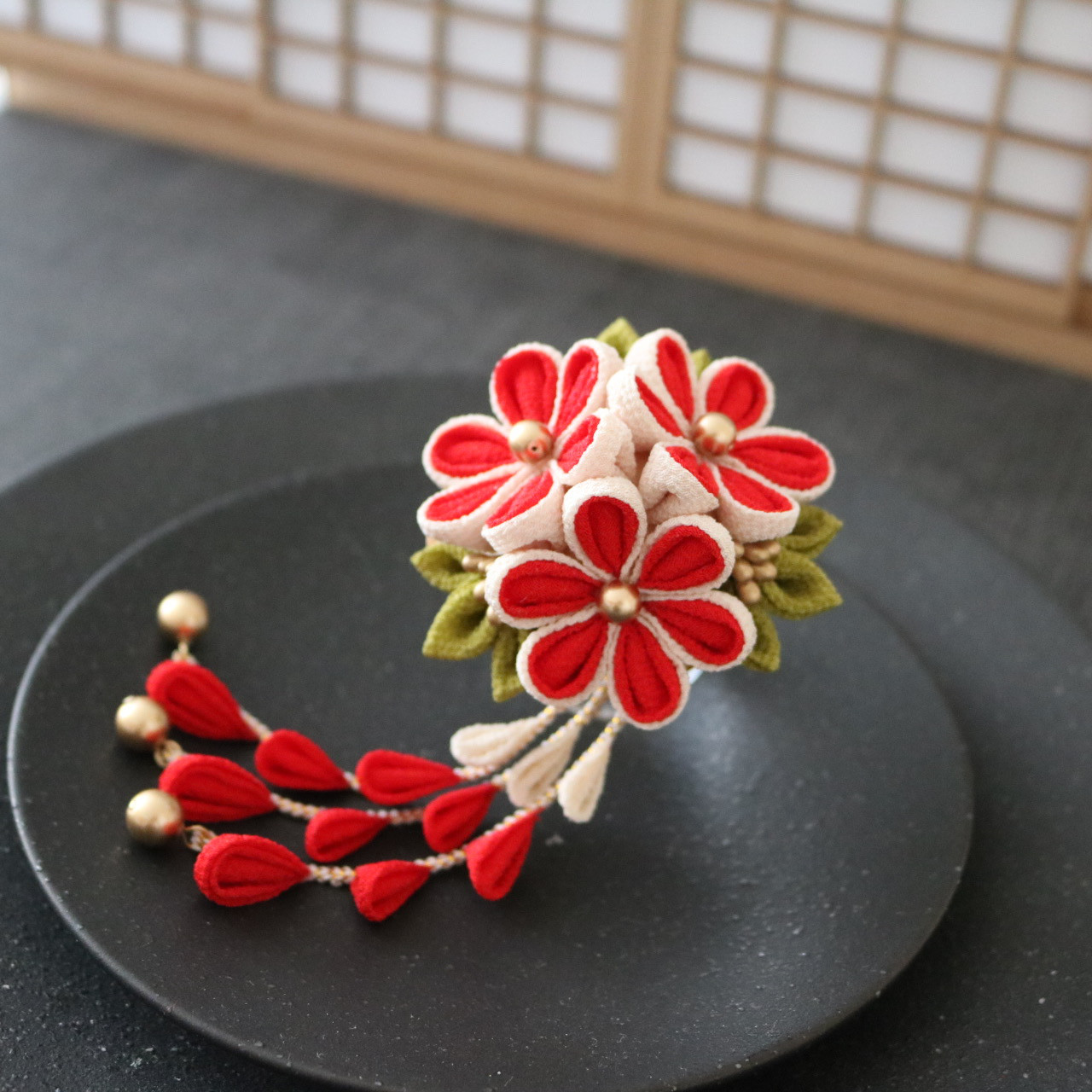 赤•アイボリー＊小花ブーケ＊つまみ細工　七五三の髪飾り　卒業式　成人式