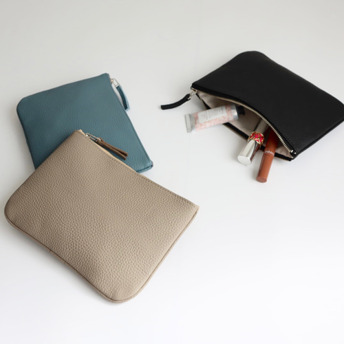 グレージュ色の本革フラットポーチ コスメポーチ レザーポーチ 20