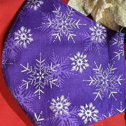 【2023年クリスマス】雪の結晶〜紫色(柄物⑥-139)   マスク　綿100％  サイズ・裏地選択可 2枚目の画像