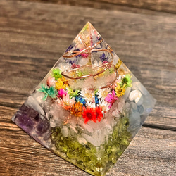 ピラミッド型 花と石 オルゴナイト  【1】ムーンストーン 7枚目の画像