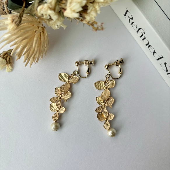 No.44】3連フラワーとコットンパールピアスorイヤリング ピアス  