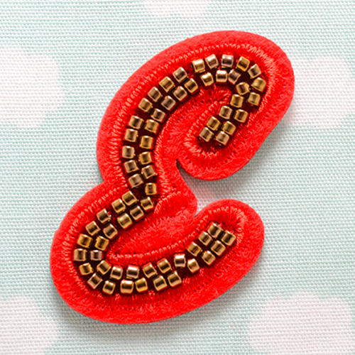 アルベロベロ 【豪華】ぶたさん刺繍 ワッペン スパンコール ビーズ ジップベスト 0_d68df0f51d6dfc010f5b26ebad2c