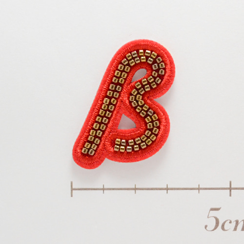 かわいい刺繍ワッペン アルファベットビーズABCDEF シール付き