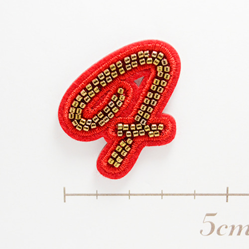 かわいい刺繍ワッペン アルファベットビーズABCDEF シール付き