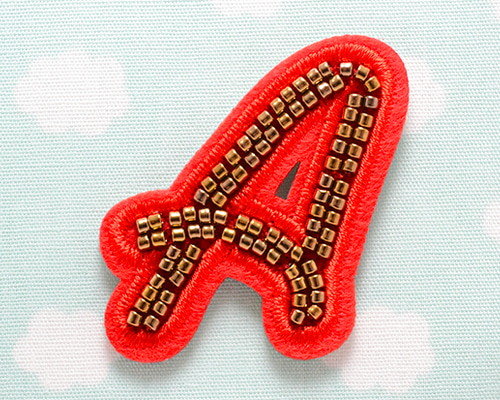 アルベロベロ 【豪華】ぶたさん刺繍 ワッペン スパンコール ビーズ ジップベスト ダイヤ ビーズ刺繍 ワッペン - メルカリ