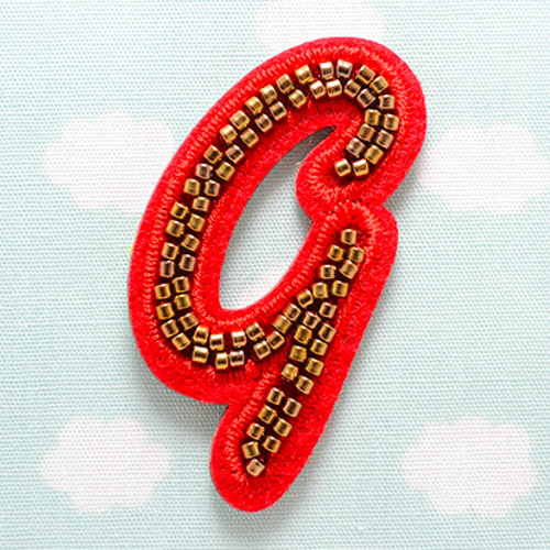 かわいい刺繍ワッペン アルファベットビーズGHIJKLM シール付き