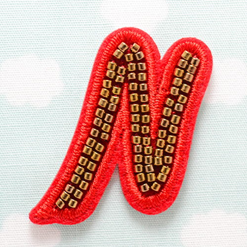 かわいい刺繍ワッペン アルファベットビーズNOPQRST シール付き