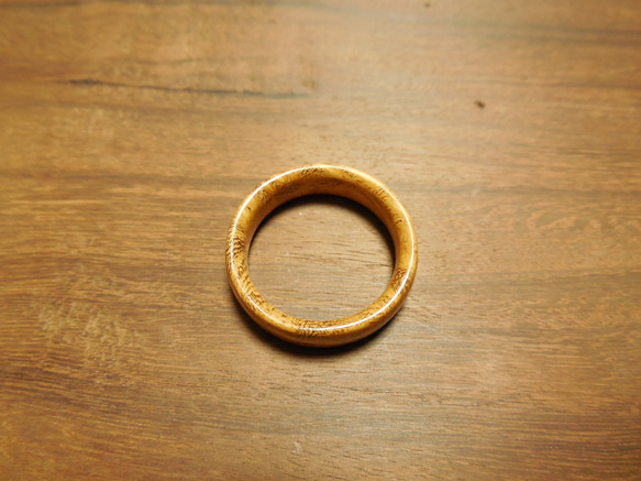 ハリエンジュ(ニセアカシア)瘤杢１ピースの指輪 5枚目の画像