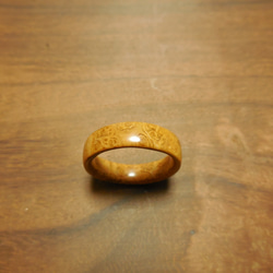 ハリエンジュ(ニセアカシア)瘤杢１ピースの指輪 1枚目の画像