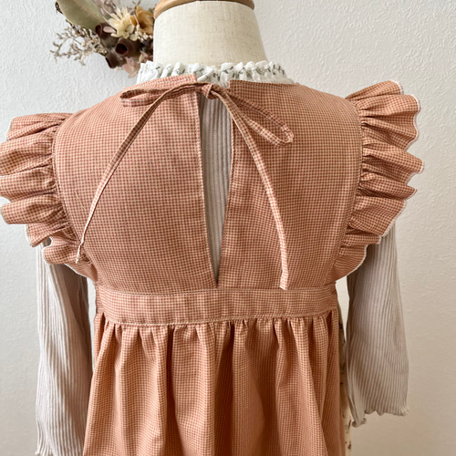 肩フリル*エプロンワンピース《サイズ110〜120》 子供服 motty 肩フリル*エプロンワンピース《サイズ110〜120》 子供服 motty