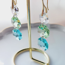SWAROVSKI 緑・黄色 八角形 ピアス2個セット