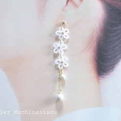 梭織蕾絲小花棉質珍珠耳環（白色） 第1張的照片