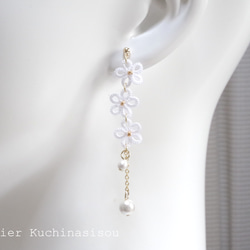 梭織蕾絲小花棉質珍珠耳環（白色） 第5張的照片