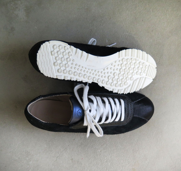 【麂皮混搭】經典設計，高品質真皮！ EMA 運動鞋/黑色 x 金屬藍 第8張的照片