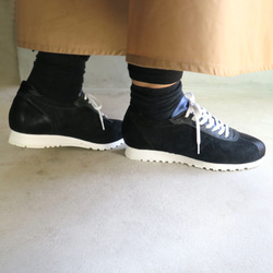 【麂皮混搭】經典設計，高品質真皮！ EMA 運動鞋/黑色 x 金屬藍 第6張的照片
