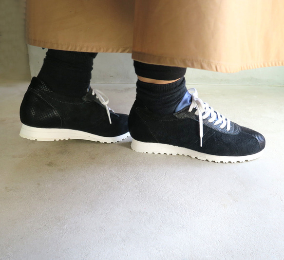 【麂皮混搭】經典設計，高品質真皮！ EMA 運動鞋/黑色 x 金屬藍 第6張的照片