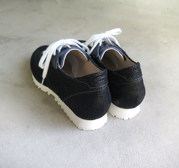 【麂皮混搭】經典設計，高品質真皮！ EMA 運動鞋/黑色 x 金屬藍 第7張的照片