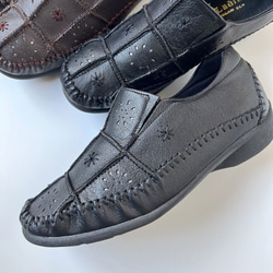 精心手工縫製的套穿鞋，帶有包袋縫線，帶來溫和舒適感 1622 第4張的照片