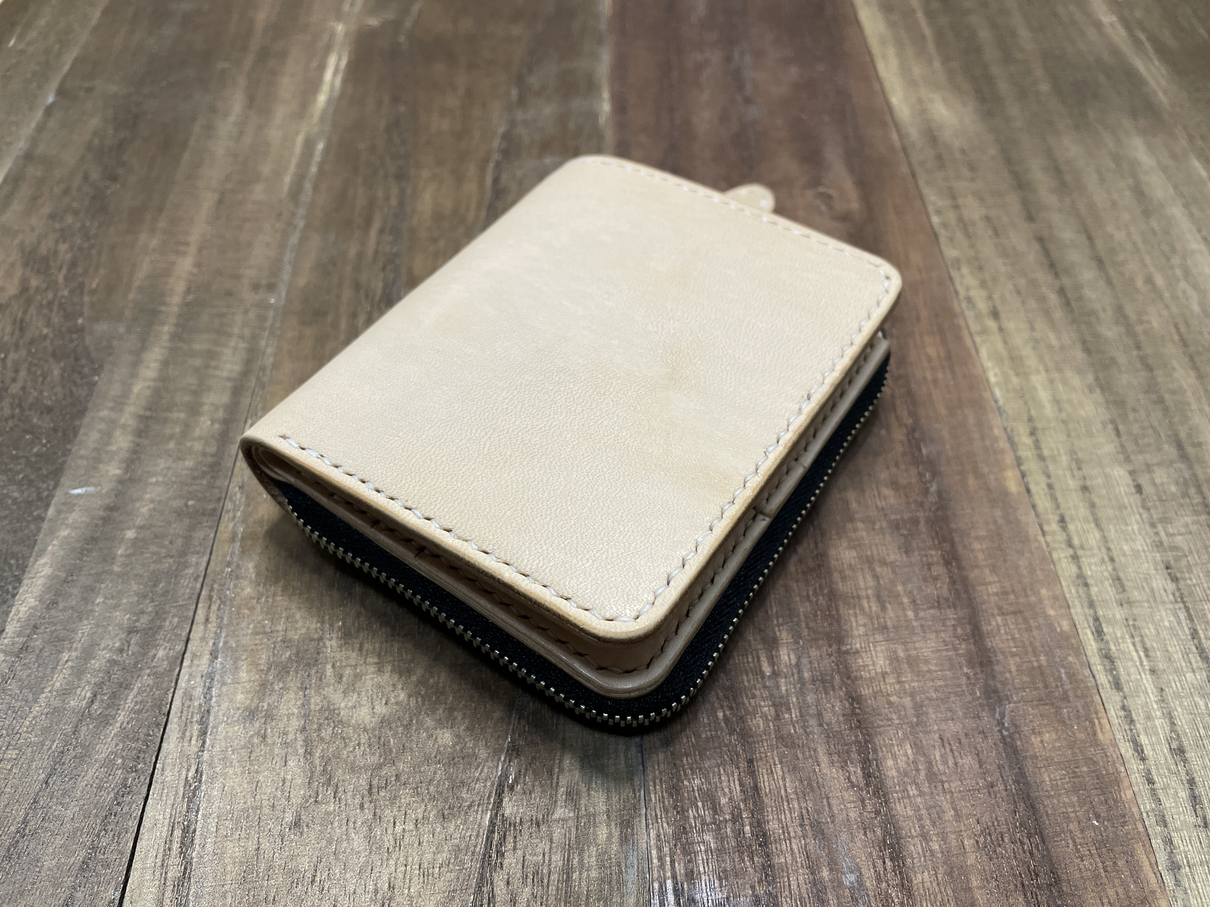 ラウンドファスナー小銭入れ付きハーフ財布