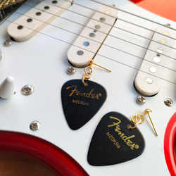 フェンダー ピックピアス/イヤリング〚ブラック〛Fender　音楽　ギター　ライブ　コンサート　♡送料無料♡ 1枚目の画像