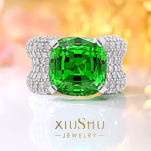 本物天然大きなエメラルド10カラット超えとダイヤのリング