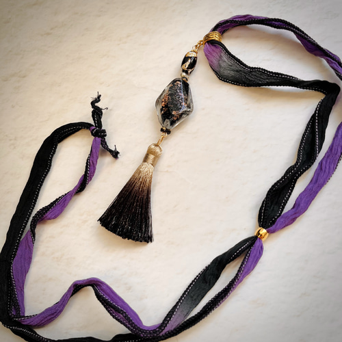 紫と黒のアールデコネックレス ネックレス・ペンダント
