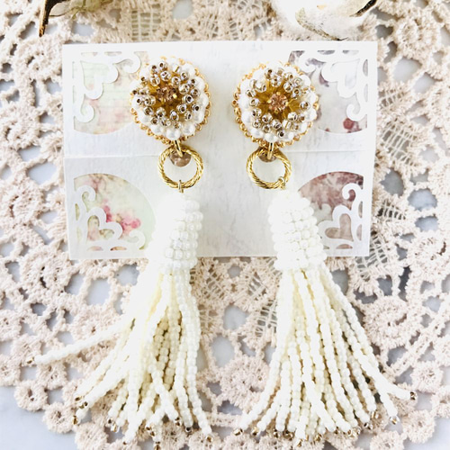 ビーズ刺繍とビーズタッセルのイヤリング ◇華やぎ◇ イヤリング