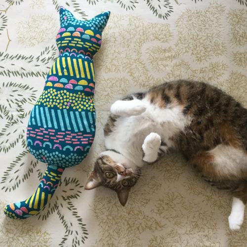 ダルメシアン柄の猫クッション・ホワイト/白猫 クッション・クッション