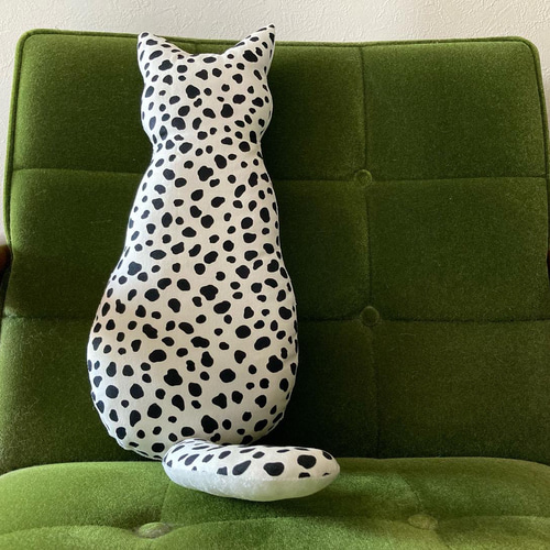 ダルメシアン柄の猫クッション・ホワイト/白猫 クッション・クッション