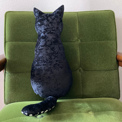 ダルメシアン柄の猫クッション・ブラック/黒猫 2枚目の画像