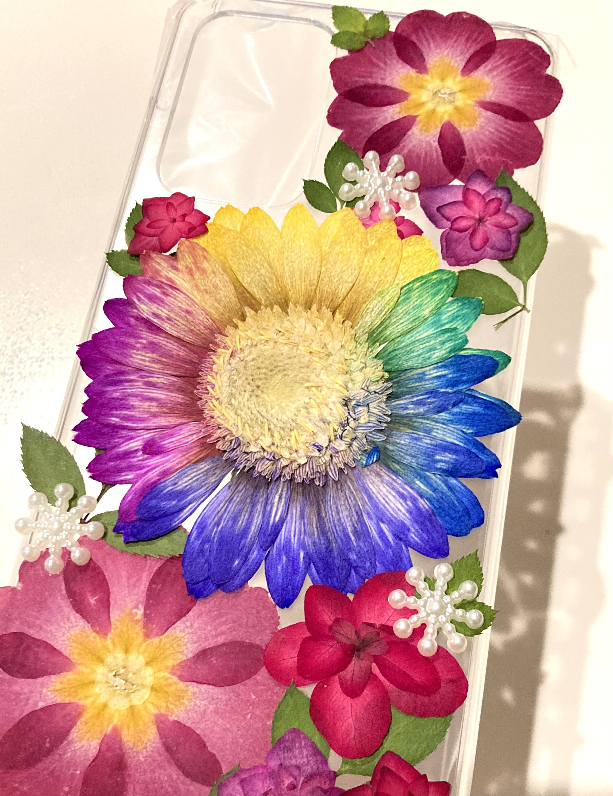 レインボーガーベラの押し花スマホケース スマホケース・カバー レインボーガーベラの押し花スマホケース スマホケース・カバー