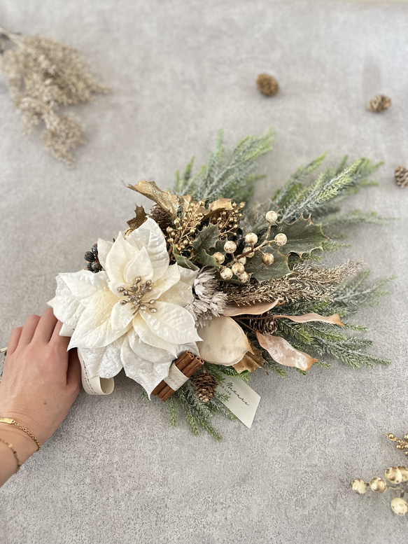 ホワイトポインセチア　大人可愛い　クリスマススワッグ　アーティフィシャルフラワー　造花 4枚目の画像