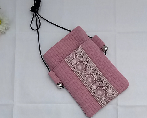 インド刺繍リボン ヌビキルト スマホポーチ 【くすみピンク〜ピンク