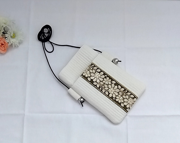 インド刺繍リボン ヌビキルト スマホポーチ 【ホワイト〜グリーン