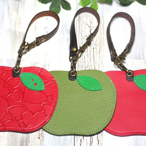 ◇リンゴ型パスケースポーチ（つやつや赤）パスケース・カードケース