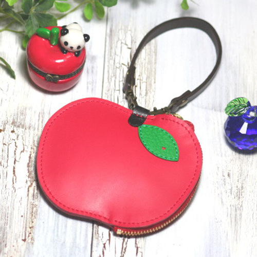 ◇リンゴ型パスケースポーチ（つやつや赤）パスケース・カードケース