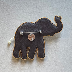 ビーズ刺繍のブローチ　-着飾った象- elephant 5枚目の画像