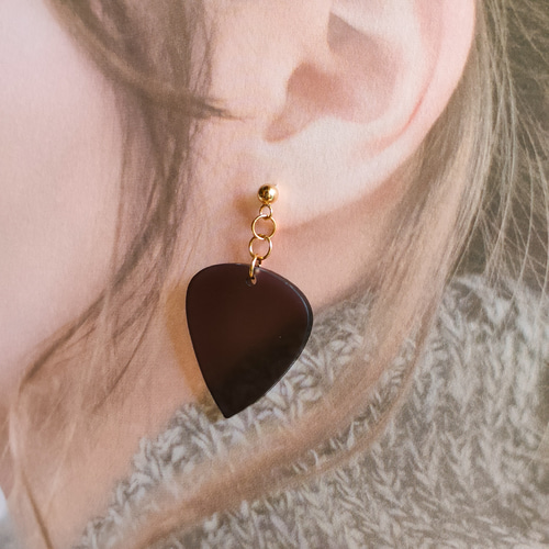 アクリル ピックピアス/イヤリング〚セピア〛音楽 ギター ライブ