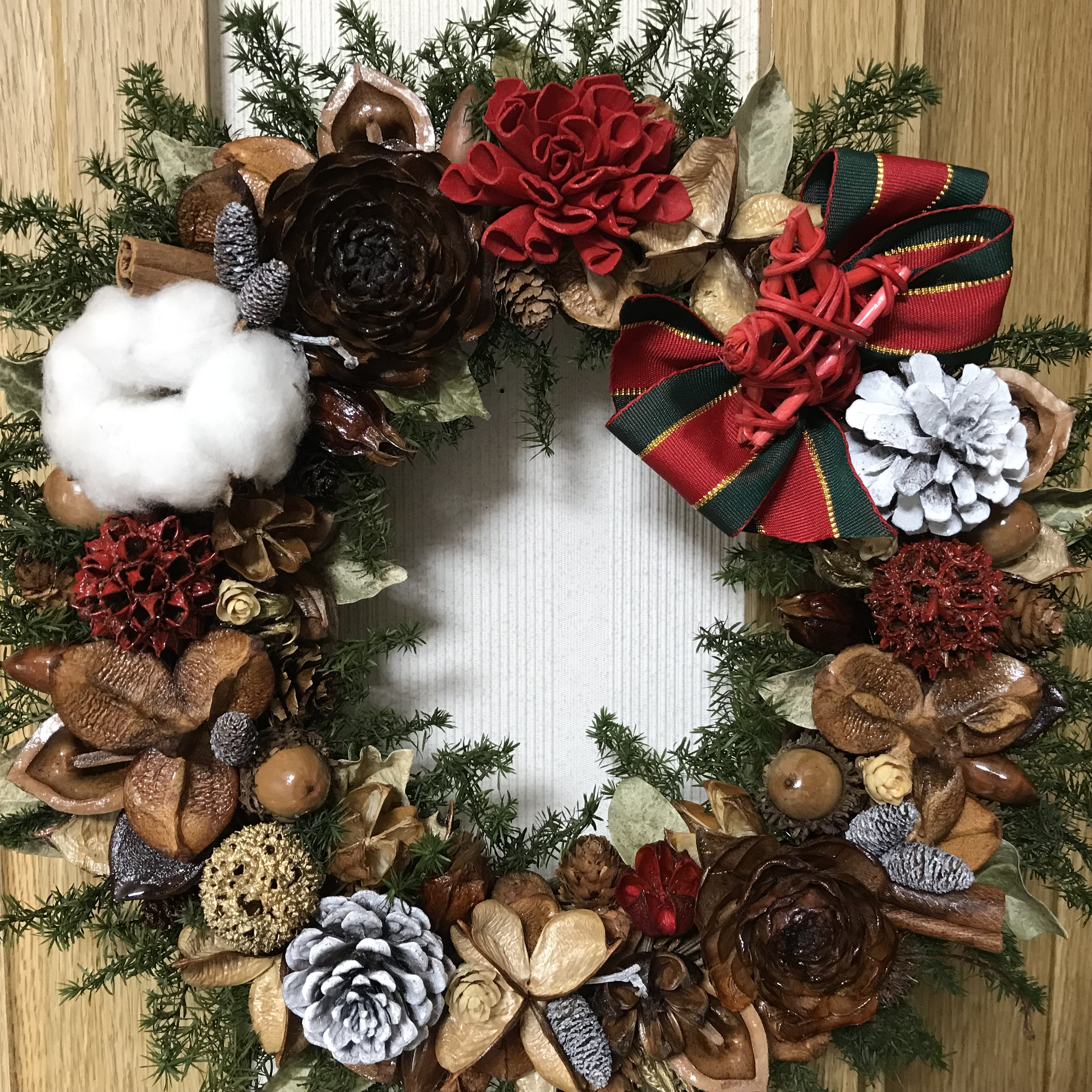 北欧の森の木の実と大き目リボンの森のリース 30cm（新作＊赤い星＊受注制作）