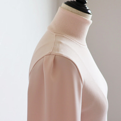 【華麗◎】異材質泡泡袖高領套頭衫【淺粉紅色】 第10張的照片