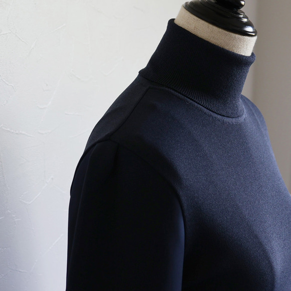 【華麗◎】不同材質泡泡袖高領套頭衫【海軍藍】 第7張的照片