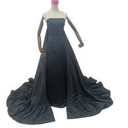 ウェディングドレス 黒 カラードレス 取り外し 華やかなトレーン 結婚式 ブライダル ラッフルフリル デザイン感 10枚目の画像