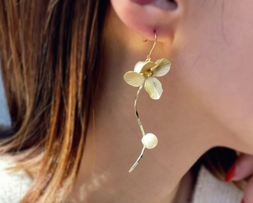 ゴールドフラワー パール スティック ピアス /イヤリング サージカル