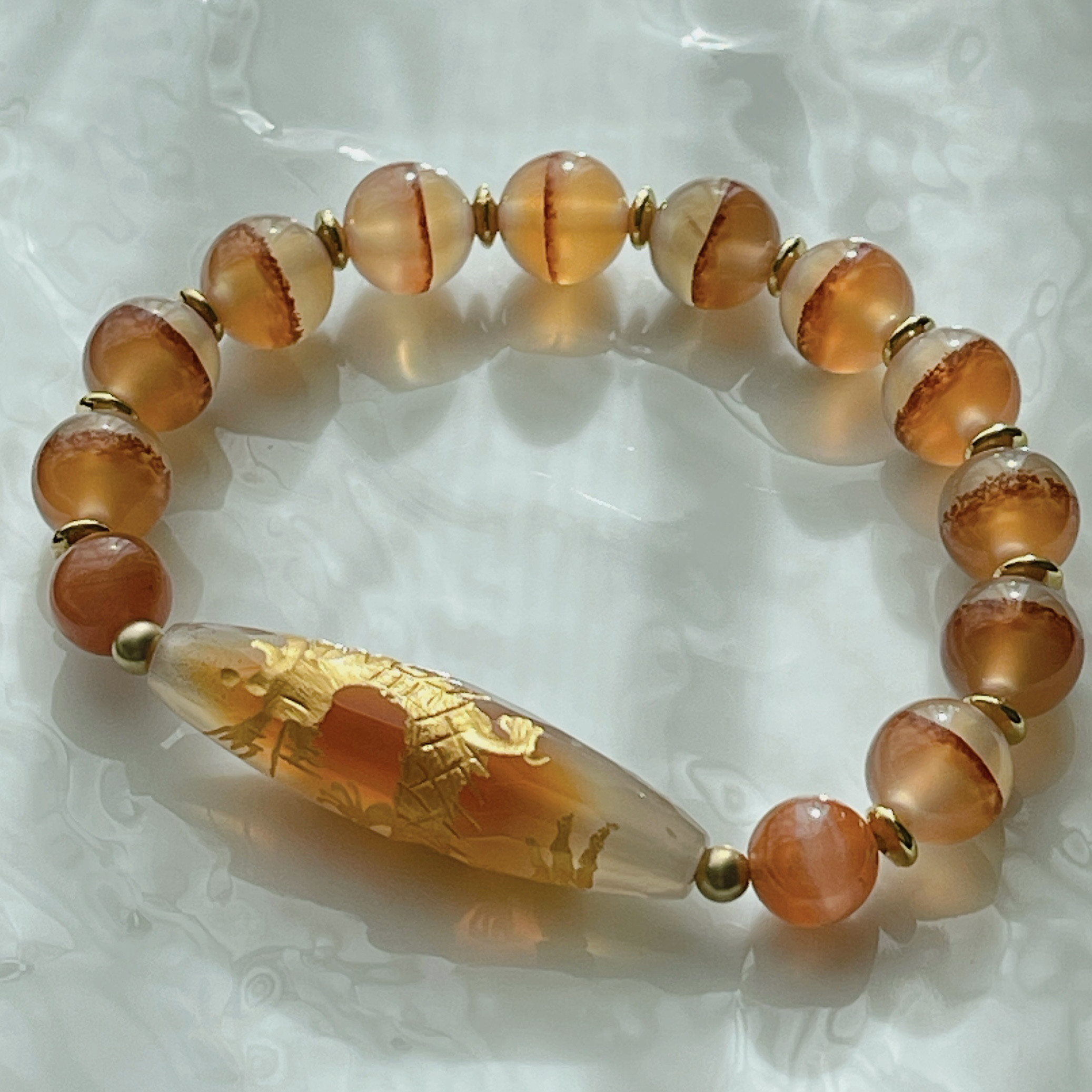 手彫り皇帝龍天珠&シナバーカルセドニーブレス〜南紅瑪瑙を添えて