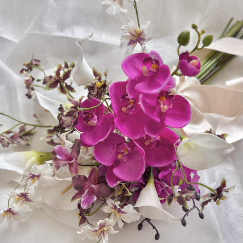 マゼンダピンクの胡蝶蘭ブーケ アーティフィシャルフラワー クラッチ