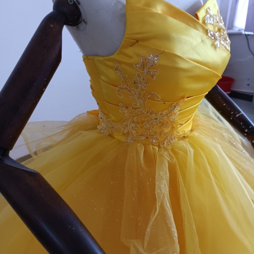 美品！イエロー カラードレス キラキラチュール プリンセスライン ベア  